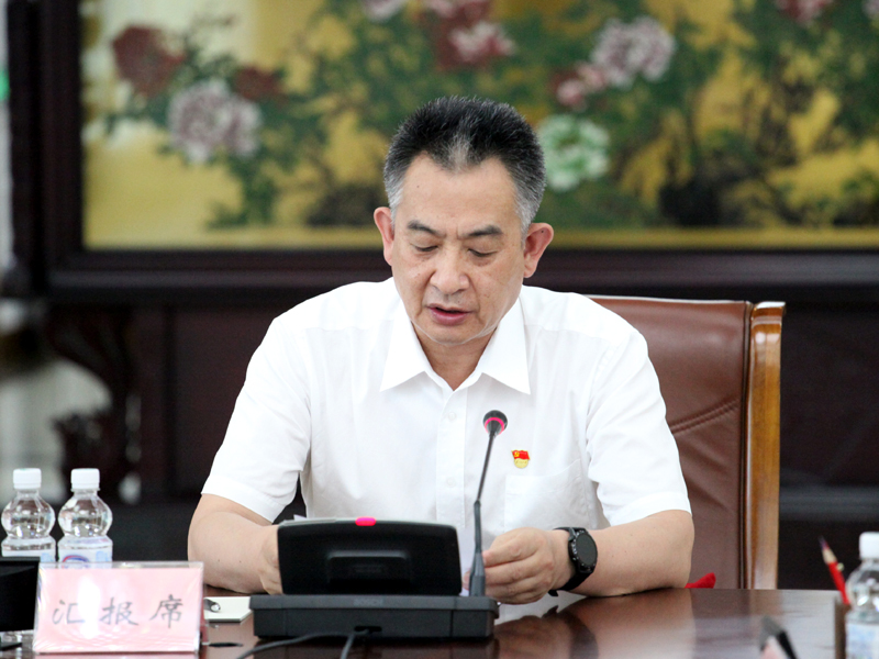 2、省政协副秘书长计斌作《关于省政协十二届十四次常委会议有关时间议程等筹备情况》的汇报.jpg 2、省政协副秘书长计斌作《关于省政协十二届十四次常委会议有关时间议程等筹备情况》的汇报.jpg