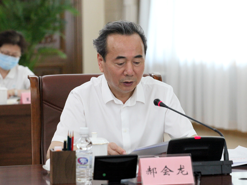 3、省政协副主席、党组成员郝会龙出席会议并发言.jpg 3、省政协副主席、党组成员郝会龙出席会议并发言.jpg