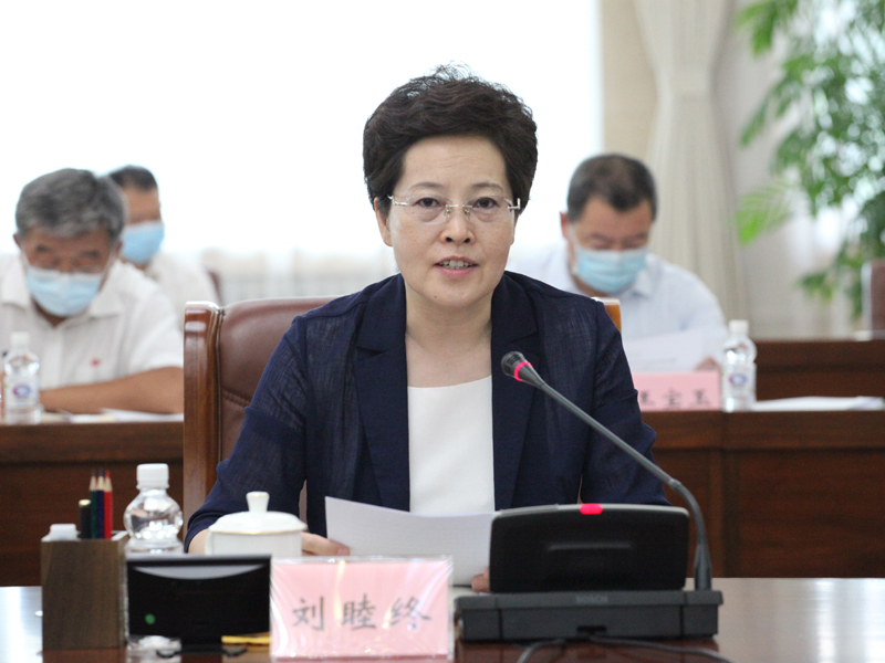 8、省政协副主席、党组成员刘睦终出席会议并发言.jpg 8、省政协副主席、党组成员刘睦终出席会议并发言.jpg