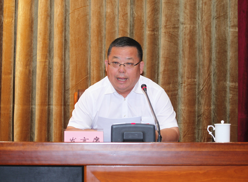 12省政协提案委员会主任康慨作提案工作条例修订草案的说明.jpg