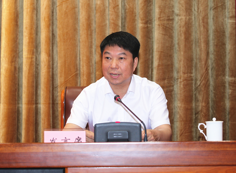 16省政协常委、民进省委副主委、哈尔滨工业大学光电子信息科学与技术系主任、光电子技术研究所所长陈德应代表民进省委发言.jpg