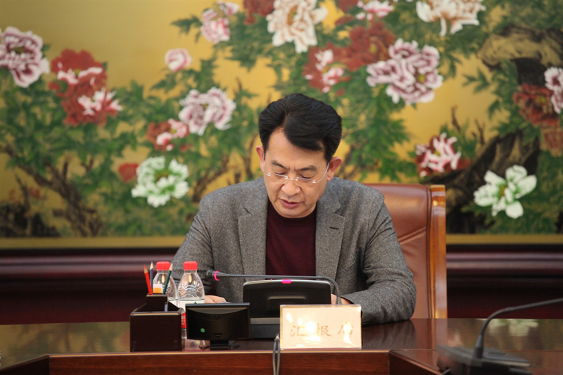 3省政协副秘书长计斌作关于省政协十二届八次常委会议有关事项的汇报.jpg