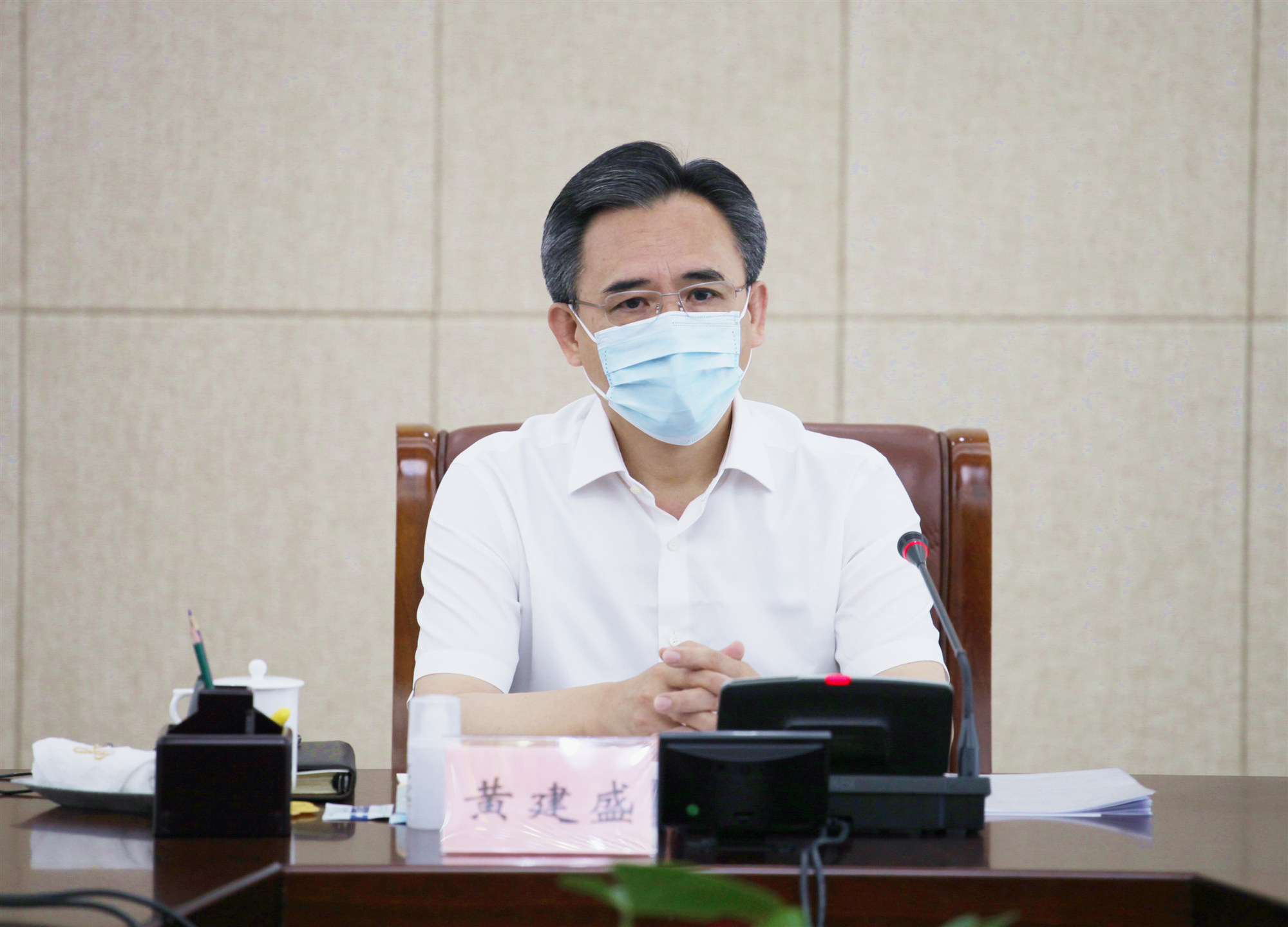 0内文省政协主席黄建盛主持会议并讲话.jpg