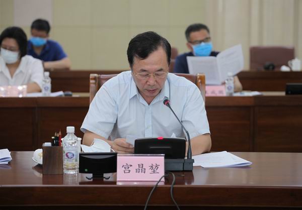 4省政协副主席宫晶堃出席会议并发言.jpg