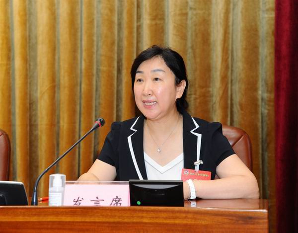 15省政协常委朱清霞代表农工党省委发言.jpg